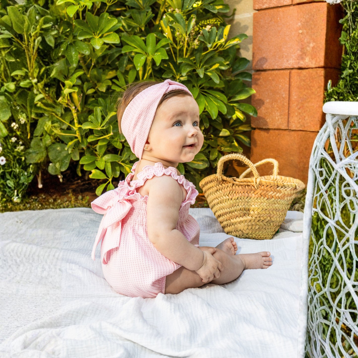 Barboteuse bébé à bretelles en coton rose